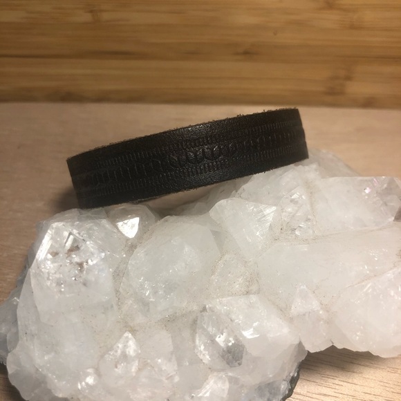 Embossed leather bracelet boho bohemian Harley western southwest natural nature - Picture 1 of 3